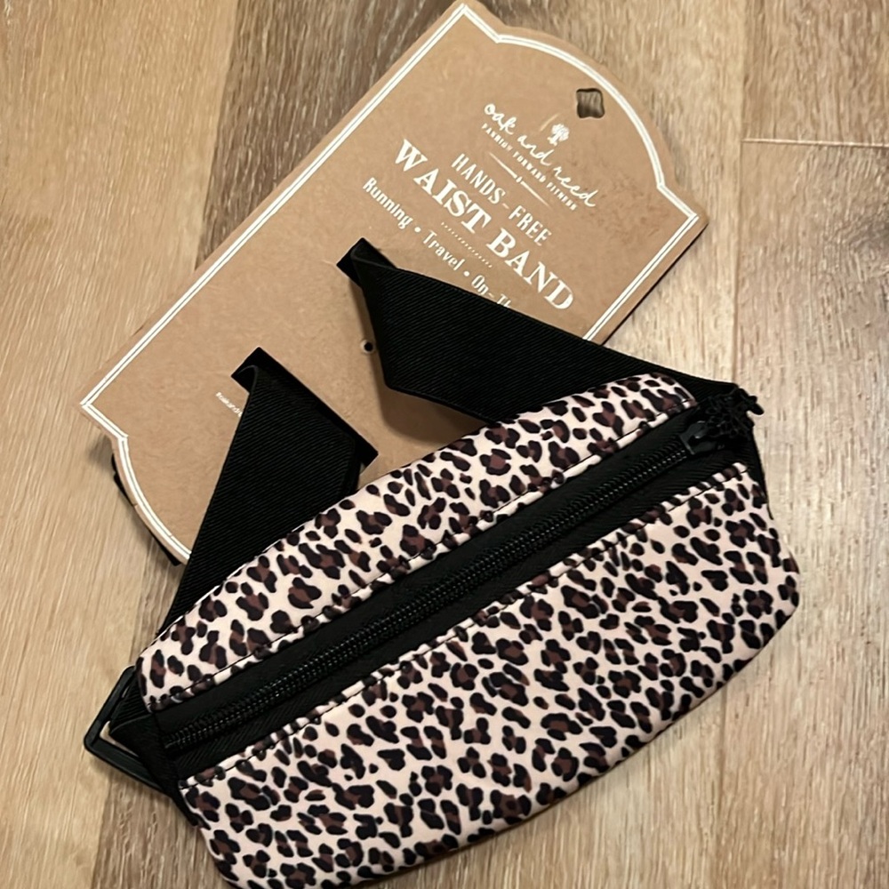 OAK AND REED WAIST BAND FANNY PACK HANDS FREE BLACK LEOPARD